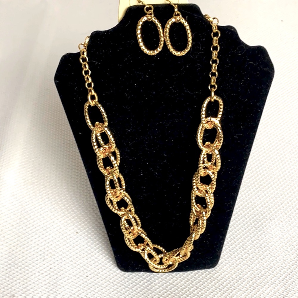 Hope Collection Jewelry Goldtone Pendant Necklace & Drop Earrings Set Retro Chic